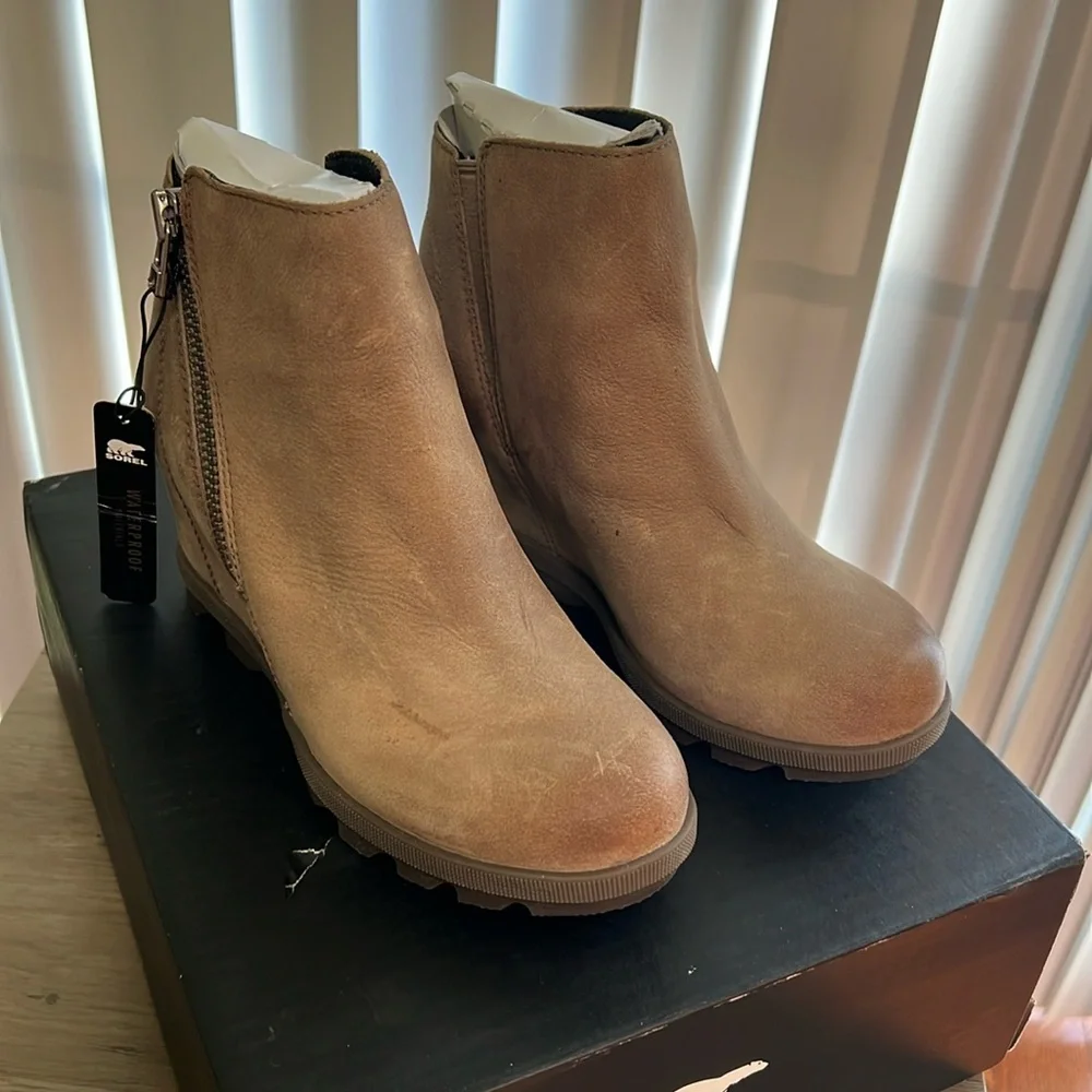 Sorel Women's Joan of Arctic Wedge II Zipper Fashion Boot Size 5